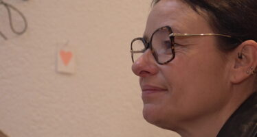 Victime collatérale d’un tueur en série, Céline Puippe aide à surmonter les traumas