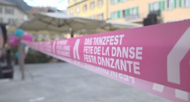 Tanzfest auf dem Sebastiansplatz: Viele Schaulustige bei der Eröffnung