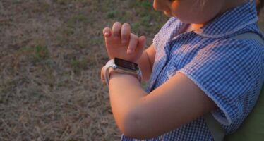 GPS-Tracking: Auch im Wallis werden einige Kinder ständig überwacht. Sinnvolle Vorsicht oder unnötige Kontrolle?