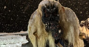 Tschäggättä-Lauf im Lötschental: Wegen des Bergsturzes in Blatten startete der Tschäggättä-Lauf erstmals in Wiler.