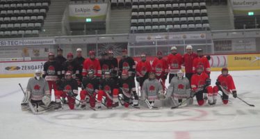 Hockeynachwuchs im Glück: Nationaltrainer Patrick Fischer zu Besuch in Visp