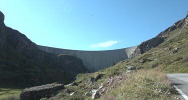 Nouveaux barrages: droit de recours limité au niveau cantonal