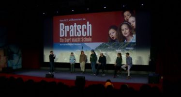 Kinopremiere: “Bratsch – ein Dorf macht Schule” wird zum Heimspiel