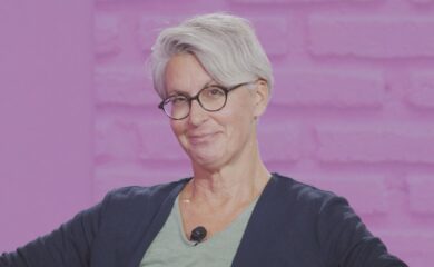« Komfortzona »: Carmen Bregy ist in Gampel aufgewachsen und lebt seit über 30 Jahren in Basel. Die Kulturunternehmerin ist neu verantwortlich für das Programm des Festivals BergBuchBrig. Carmen Bregy setzt sich als Feministin für die Anliegen von Frauen ein.