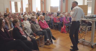 Arnaques aux seniors: «La prévention est si importante que je leur donne des ordres»