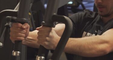 Neues Jahr, neues Ich: Wie der Vorsatz „mehr Sport“ Fitnessstudios füllt – und was wirklich beim Dranbleiben hilft