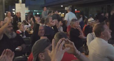 WM-Fieber vor Sonnenaufgang: Kaffee statt Ausschlafen, Public Viewing statt Morgenroutine. So erleben Oberwalliser Fans den frühen WM-Anpfiff.