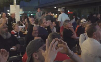 WM-Fieber vor Sonnenaufgang: Kaffee statt Ausschlafen, Public Viewing statt Morgenroutine. So erleben Oberwalliser Fans den frühen WM-Anpfiff.