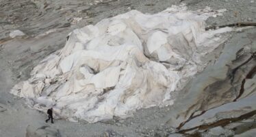 Glacier du Rhône: la grotte toujours ouverte malgré une interdiction
