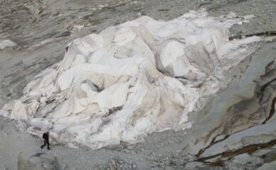 Glacier du Rhône: la grotte toujours ouverte malgré une interdiction