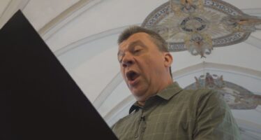 Der musische Pfarrer: Jeden Sommer seit 20 Jahren ist Opernsänger Zbigniew Stępniak Seelsorger in Salgesch und Varen