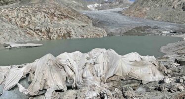 Die historische Eisgrotte am Rhonegletscher muss schliessen – das entscheidet jetzt der Staatsrat.
