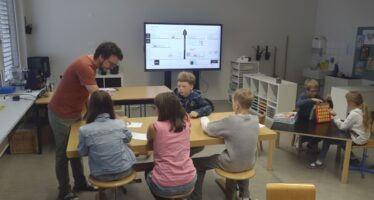 Ohne Stundenplan und Examen, aber mit Lehrplan 21: Privatschule Eggerberg setzt seit 2022 auf viel Freiraum und Eigenverantwortung.