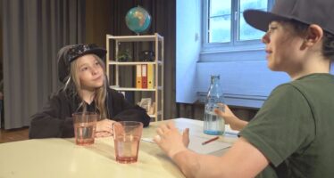 Die Schule Bratsch von Damian Gsponer bringt ihre 10-jährige Geschichte auf die Bühne