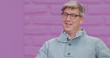«Komfortzona»: Seán M. Williams, Kulturwissenschaftler und Germanist aus England, forscht zum sogenannten Engländer von Reckingen, Vincent Donovan. Die historische Persönlichkeit fasziniert das Goms bis heute.