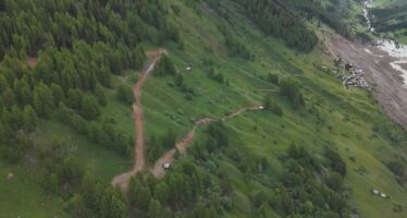 Bis Ende Woche soll im Lötschental eine provisorische Rettungs- und Zubringerstrasse zu den nicht zerstörten Häusern in Wyssried bei Blatten entstehen