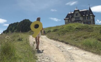 Kanal9 Sommerserie: “Ds Niini unnerwägs” führt uns heute wegen eines besonderen Jubiläums auf die Riederfurka zur Villa Cassel